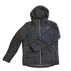 THE NORTH FACE, BOYS HOODED THERMOBALL JACKET, SIZE MEDIUM (10/12), BLACK